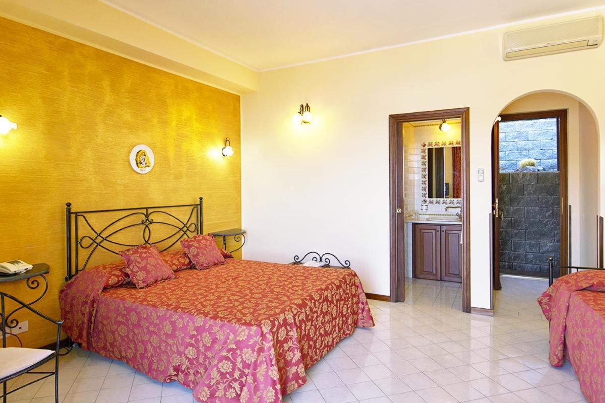 Hotel A Pinnata ليباري المظهر الخارجي الصورة